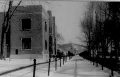 thumbs/CAMPUS 26 SIDEWALK IN FRONT OF GYM POINTS TO SKIING HILL.jpg